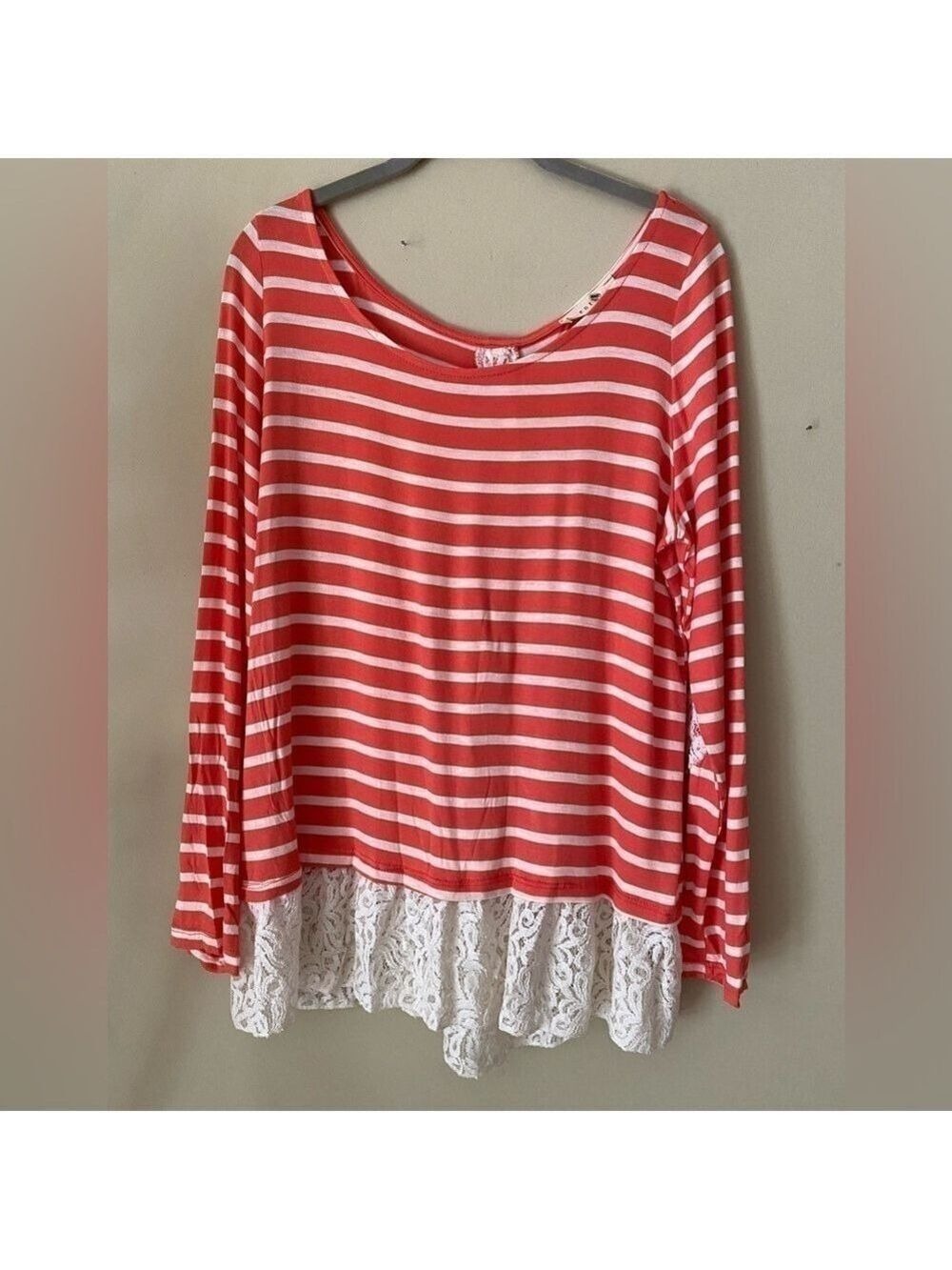 Entro Top with Lace and Back Detail M